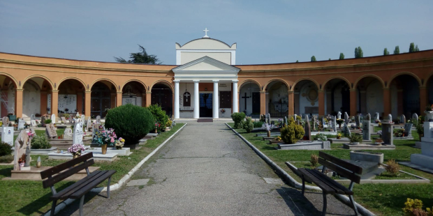 Proposta laicista del PD: “Se copriamo le croci nei cimiteri, dov’è il problema?”